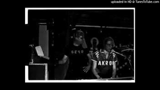 Devo-I Need A Chick (Live)