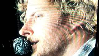 dierks bentley on the artist den playing good things happen live