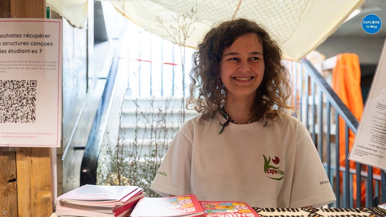 À l'Expo Flo, Margaux tient le stand info