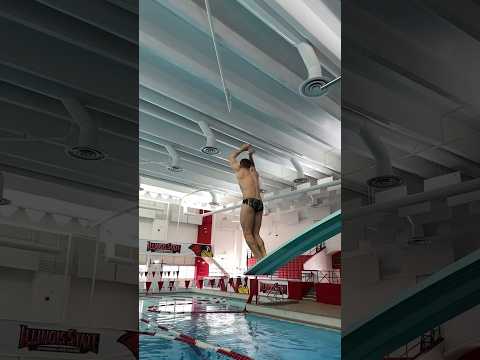 Front 3 1/2 Pike On The 3 Meter Springboard #diving #flip