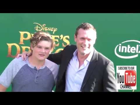 Jason O'Mara at the Premiere Of Disney's Pete's Dragon at El Capitan Theatre in Hollywood