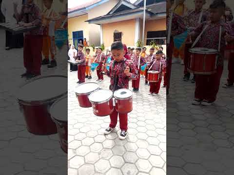 Menggelegar Drumband SDN 94/III Siulak Deras (3)