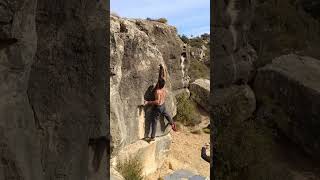 Video thumbnail of Mans de Guru, 7a+. El Cogul