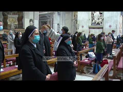 Papa Françesku shënon meshën e  Hirit të së Mërkurës, në bazilikën e Shën Pjetrit – Pa koment