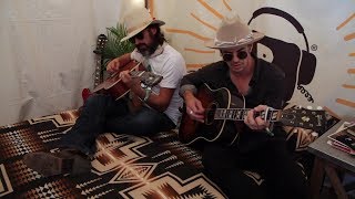 The Band of Heathens perform &quot;Green Grass of California&quot; in bed | MyMusicRx #Bedstock 2017