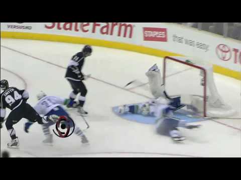 Roberto Luongo desperation glove save 4/25/10