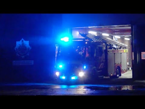 Moss Sides Old First Pump Turning Out - Greater Manchester Fire And Rescue Service