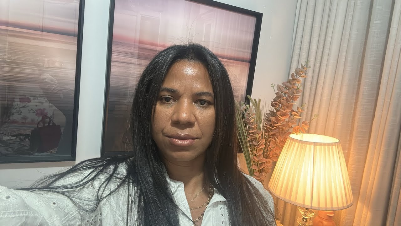 Alguém chorando olhando pra tua foto com uma saudade avassaladora te chamando pra falar￼