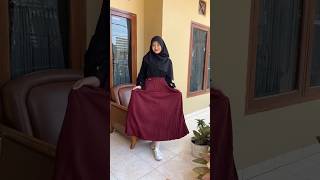 Download lagu INGIN TAMPIL CANTIK TAPI SIMPLE? PAKAI ROK PLISKET SYALNA AJAA😍 IG,SHOPEE,IG : Syalna.id #rokplisket mp3