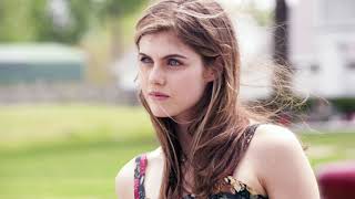 Hollywood actress Alexandra Daddario wallpapers