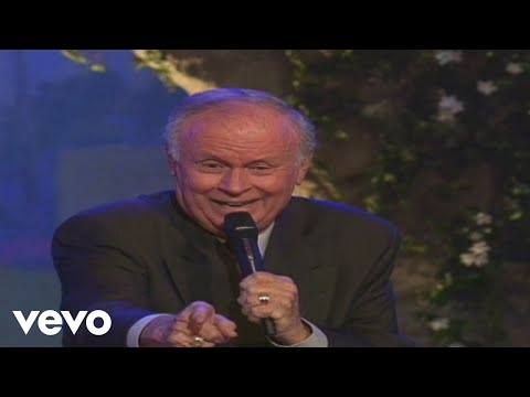 Bill & Gloria Gaither - Sinner Saved By Grace [Live] ft. The Cathedrals