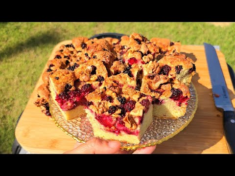 Fluffy Romanian sponge cake with fresh fruits and nuts | Pandispan pufos cu fruste proaspete si nuci