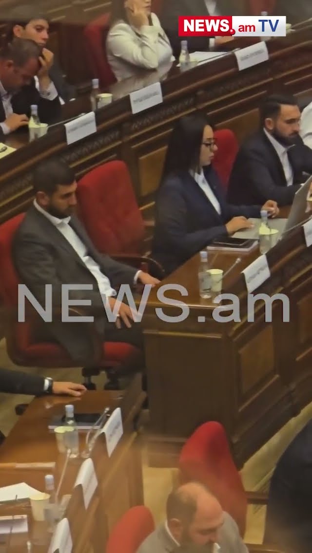 «Ուժեղ Հայաստան»–ը առայժմ միայն Էդգար Ղազարյանի տեղն է փոխել. նա շարքի վերջում է նստած