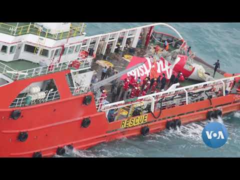 Indonesian Diver Volunteers, Treating Airplane Crash Victims as Human and With Respect