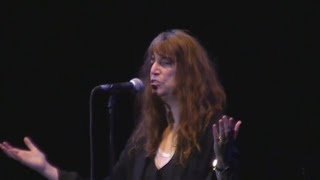 Patti Smith - Ghost dance - We shall live again- Earth day 2011 - live in Roma. wmv