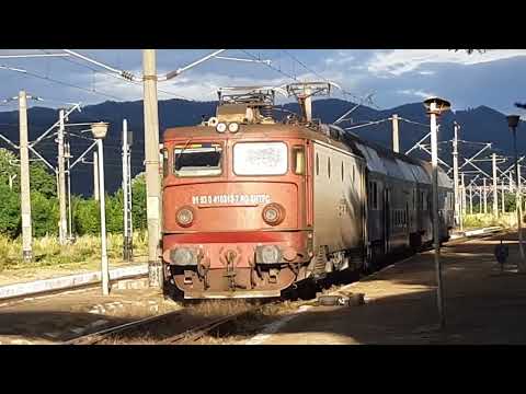 Trenul Regio 5209 Mărășești - Siculeni sosește & pleacă din gara Comănești (23.06.2022)