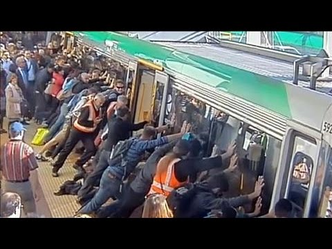 Austr&aacute;lia:Passageiros empurram carruagem para salvar homem com perna presa a comboio   