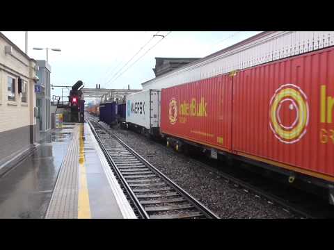 Freightliner 86613 & 86612 rumble through Camden Road