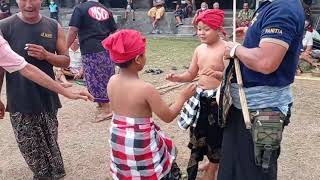 Download lagu Gebug Ende Anak Anak, Asli Desa Seraya. Ada yang Kocak dan Ada yang Seru #Warisanleluhur mp3