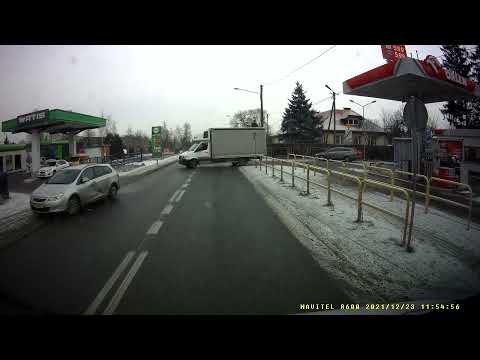 Kolizja Unisław wyjazd busa z Orlenu. 23 grudzień 2021