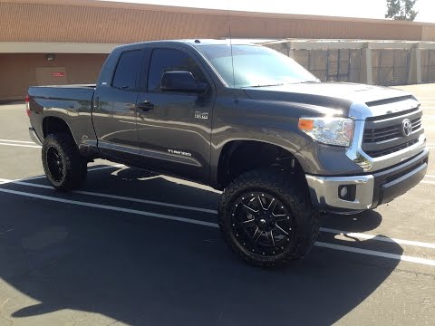 LIFTED TOYOTA TUNDRA-FABTECH DIRT LOGIC