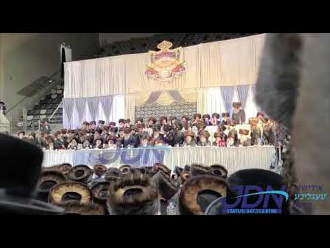 Viznitzer Rebbe Encouraging The Singing