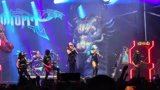 Download lagu Alissa White-Gluz LIVE Debut with Dragonforce - Burning Heart #welcometorockville May 9, 2026. mp3