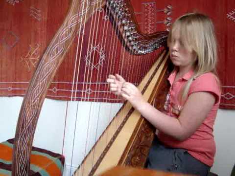 Maria spelar harpa =D