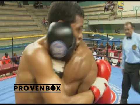 Combate de semifinal Peso Ligero entre Daniel Briceño vs Esneiker Correa