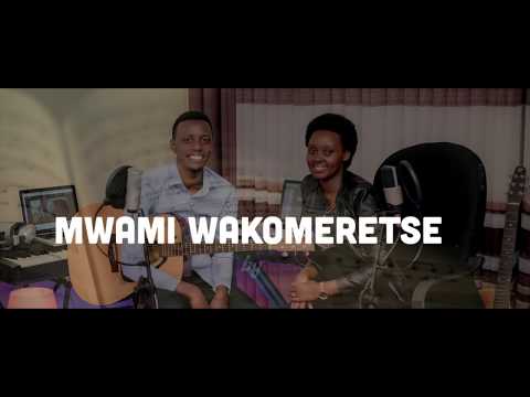 Mwami wakomeretse 82 Gushimisha - Papi Clever & Dorcas - Video lyrics (2020)