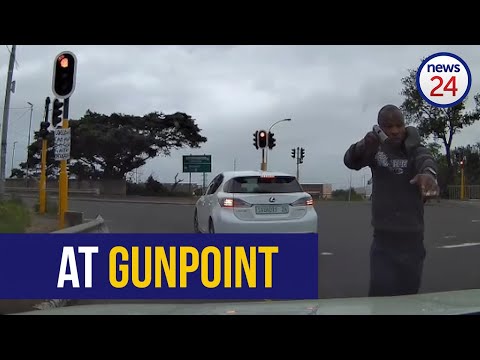 WATCH | Quick-thinking Durban driver narrowly escapes hijacking