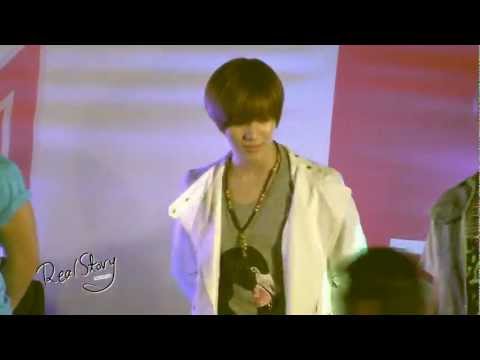 120430 Taemin dancing his way towards his seat fancam@ I AM Showcase