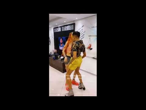 CREMOSINHO E RUIVINHA DE MARTE DANÇANDO