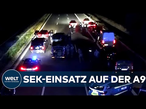 SEK-EINSATZ AUF DER A9: Mutmaßliche Geiselnahme! Polizei stoppt Reisebus und nimmt Verdächtigen fest