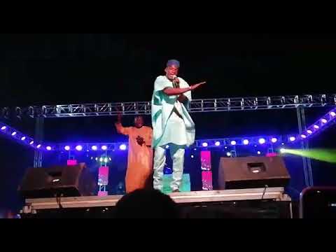 Jeune griot feat koma Diabaté de kéla prestation du concert de iba one au stade du 26mars 2020