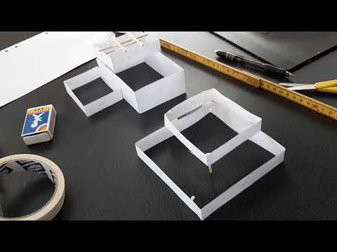 Anniqa bygger pappersmodell av pallkragar