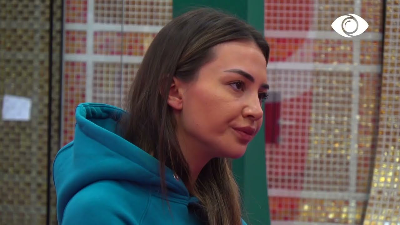 Je posesiv/ Luizi-Kiarës: Nëse do të më shkatërrosh vazhdo kështu!