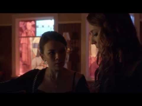 Pretty Little Liars 4x01 "A is for A-L-I-V-E" Spencer and Mona look in Wilden's casket