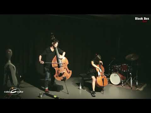 Isidora Edwards & Nina de Heney