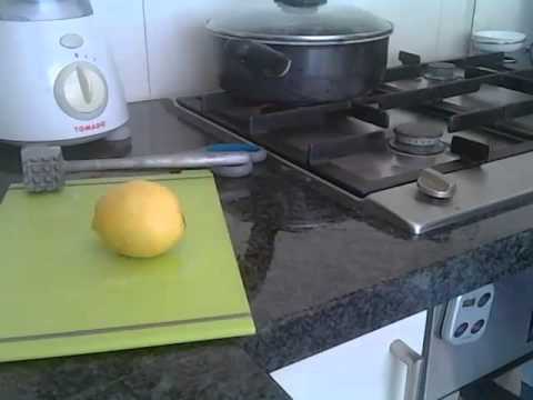 How to make crushed ice with pomegrenade and lemon
