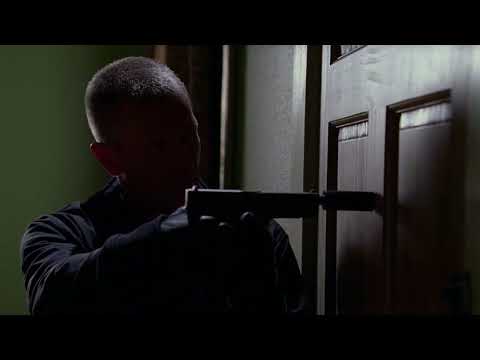 Breaking bad - Mike outsmarts hitman sent to kill him