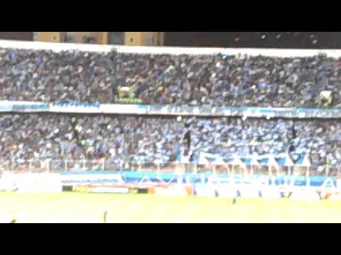 "Bo bo bo li li li var var var VIVA BOLIVAR!!!" Barra: La Vieja Escuela &bull; Club: Bolívar