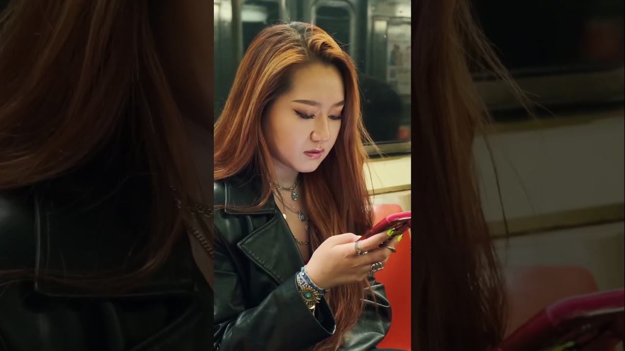 Drawing a random girl on subway *wholesome*