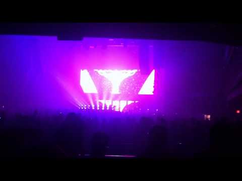 Tiesto spinning Traffic and Adagio for Strings @ The Joint Hard Rock Hotel  7/2/2011