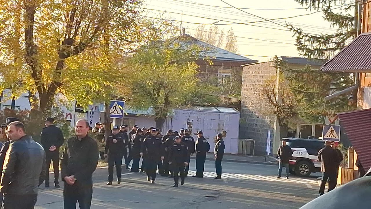 Թալինի եկեղեցին ոստիկանները «պաշարել» են