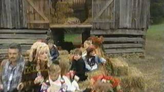 Dolly Parton- Jingle Bells, with her nieces &amp; nephews