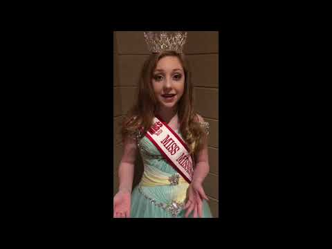 Savannah Shannon, USA National Miss Mississippi PreTeen 2019, congratulating pageants for awards.