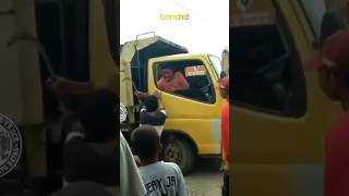 Download lagu THUGS ARRESTED BY TRUCK DRIVER mp3