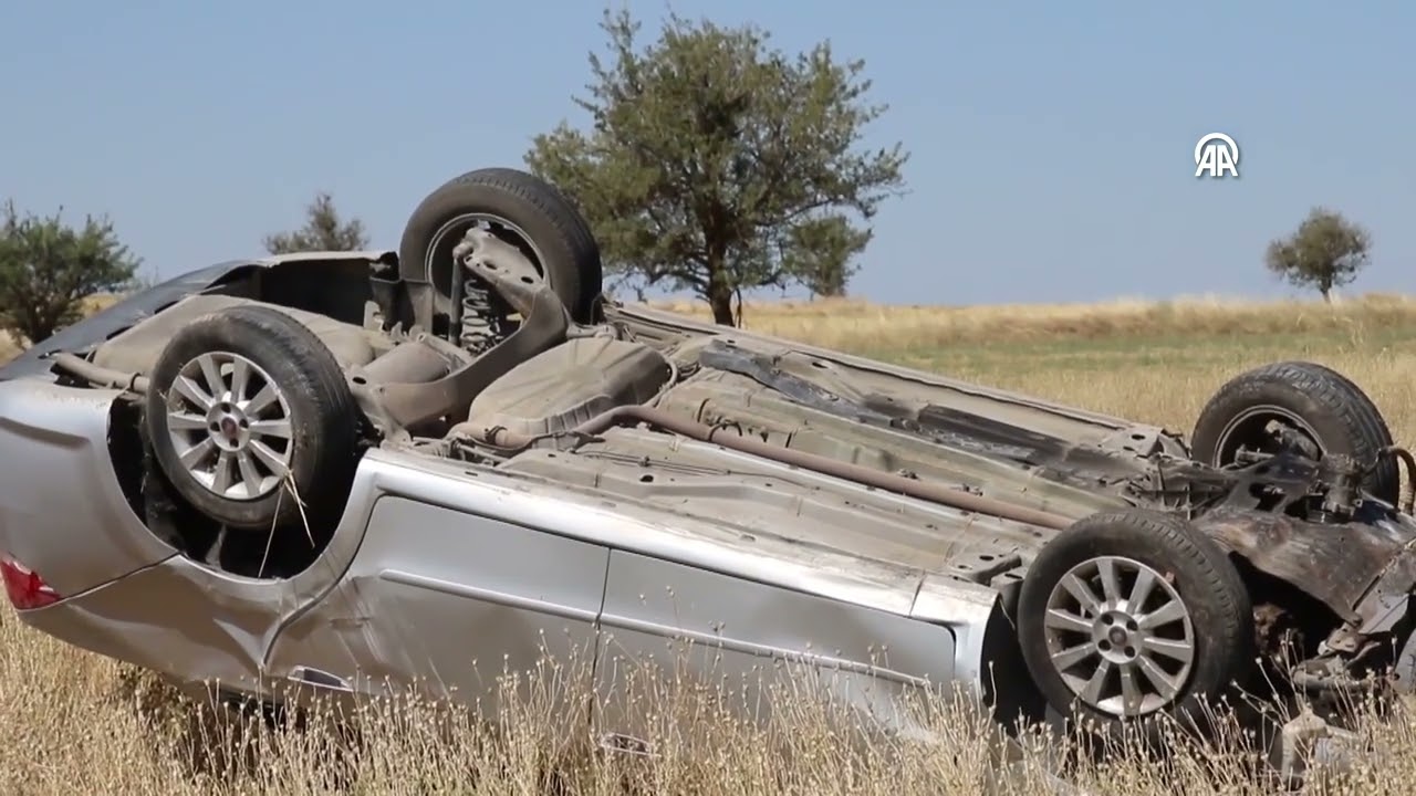 Uşak’ta otomobil tarlaya devrildi: 5 yaralı