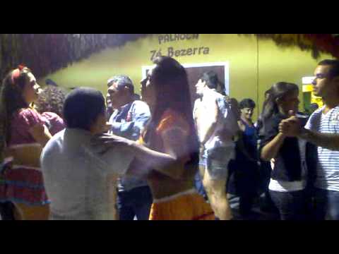 Dançando junto com a galera do Programa Dança Gatinho de Rodrigo Faro.Parte III 15.06.2012.